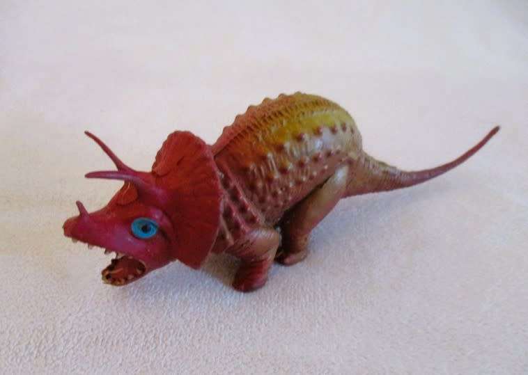 Batch of seven vintage Dinosaurs (five made in Hong Kong) for collector or to thrill a tiny tot