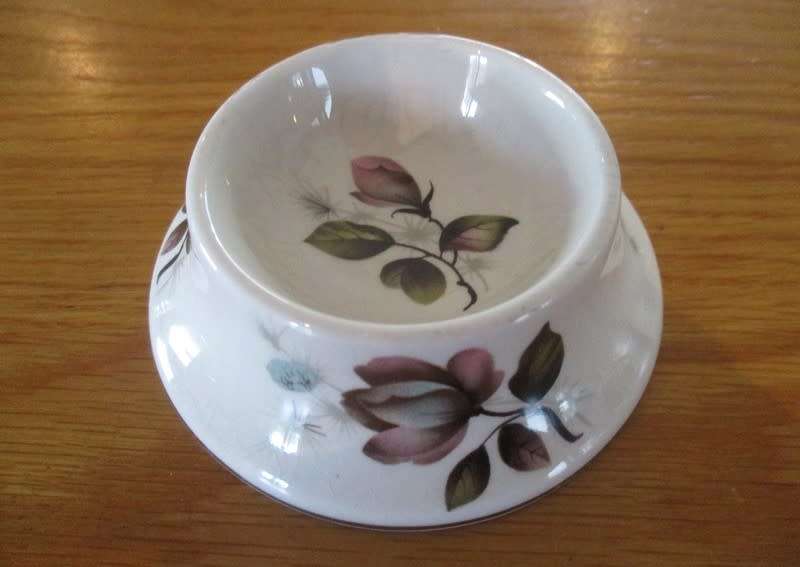 Midwinter, England tea strainer with porcelain base