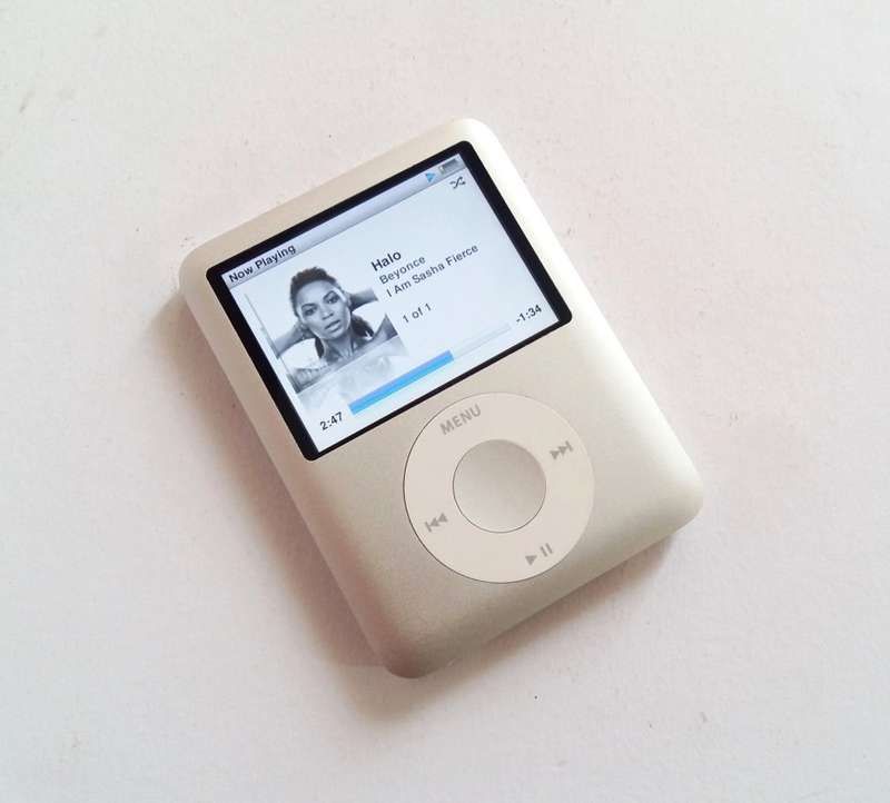 Apple iPod Nano |  8GB | Make An Offer!