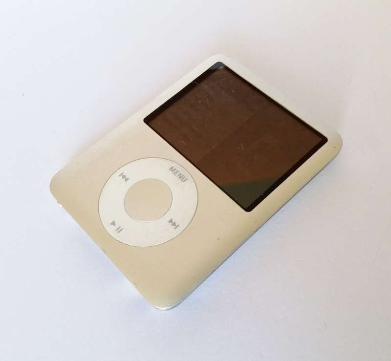 Apple iPod Nano | 8GB | Make An Offer!