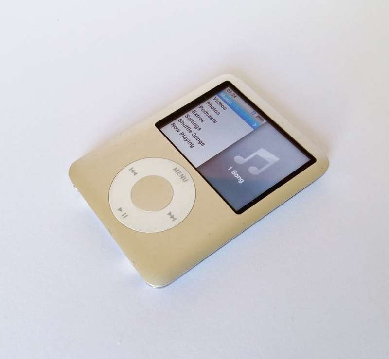 Apple iPod Nano | 8GB | Make An Offer!