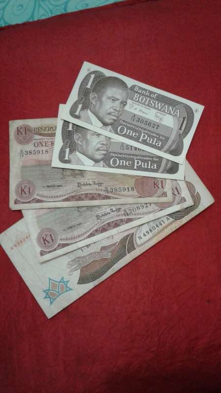 5 x Africa notes - 2 x Botswana 1 pula VF/EF/ -2 x Malawi 1 Kwacha F/VF/ -1 x Zaire 5 million zaires