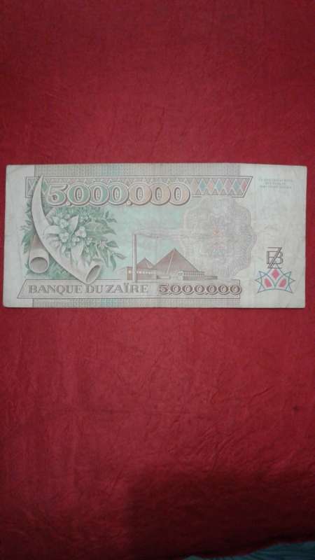 5 x Africa notes - 2 x Botswana 1 pula VF/EF/ -2 x Malawi 1 Kwacha F/VF/ -1 x Zaire 5 million zaires