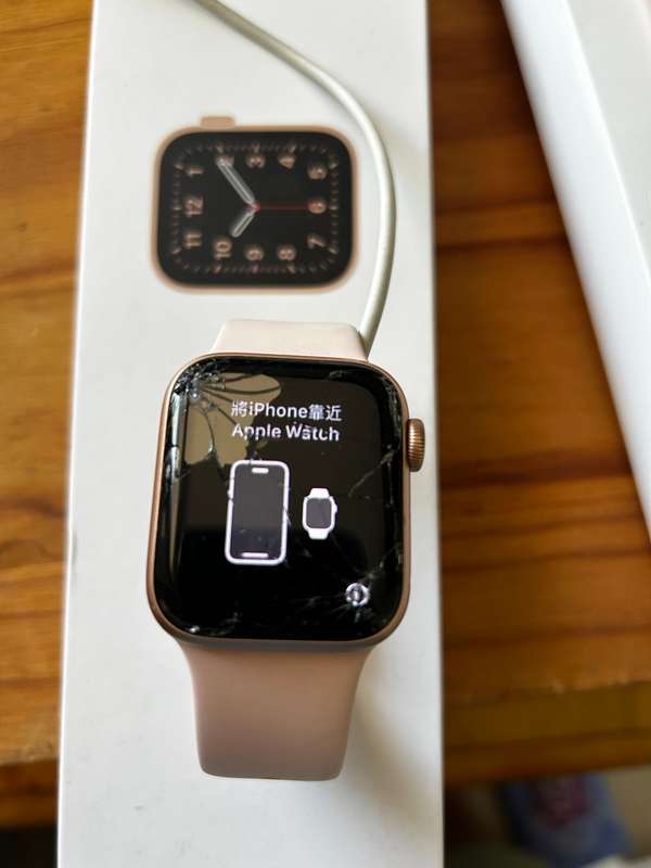 Apple watch SE 40mm Gold Pink band