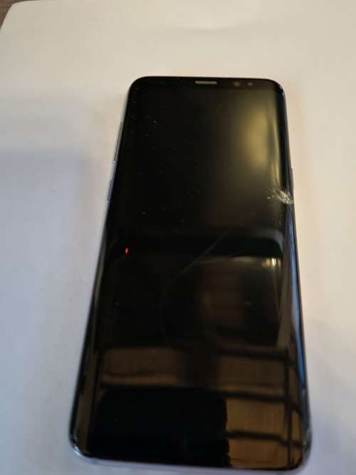 Samsung Galaxy S8 (Cracked Screen, OFFERS ACCEPTED)