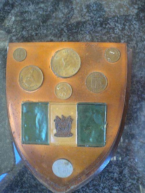 VINTAGE RHODESIAN ARMY PLAQUE WITH COINS!