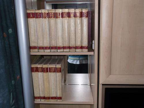 NEW STANDARD ENCYCLOPEDIA 14 VOLUMES