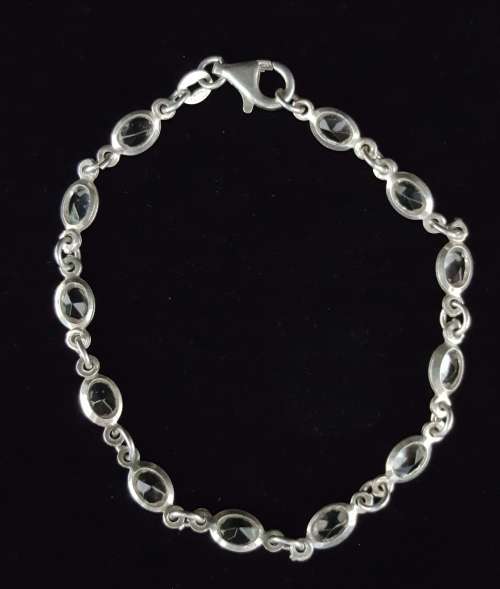Very Beautiful  Silver bracelet set with Cz