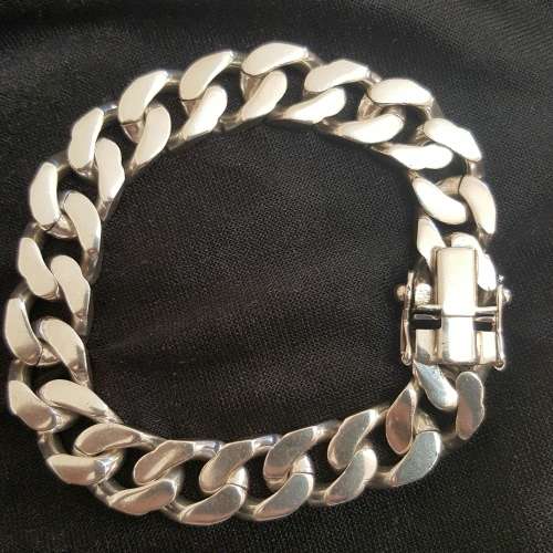 Beautiful  Silver Braclete