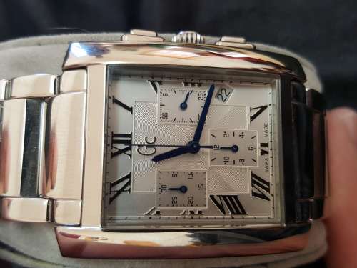 GUESS WATCH STILL IN GOOD WORKING CONDITION WITH BOX