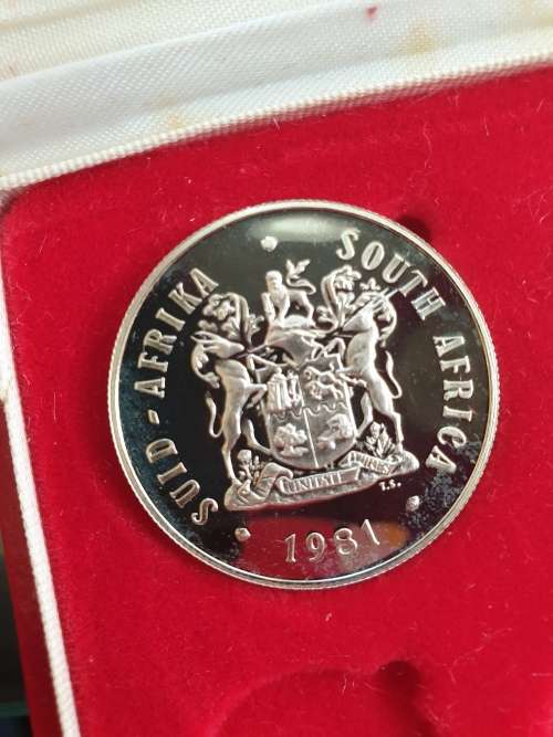 1981 PROOF SET WITH OUT GOLD  (SILVER 1 RAND ) WEIGHT 15g