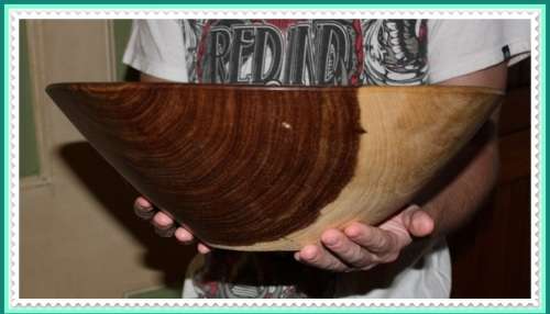 LOVELY LARGE WOODEN SALAD BOWL GREAT  FOR A SUMMER BRAAI AROUND THE POOL