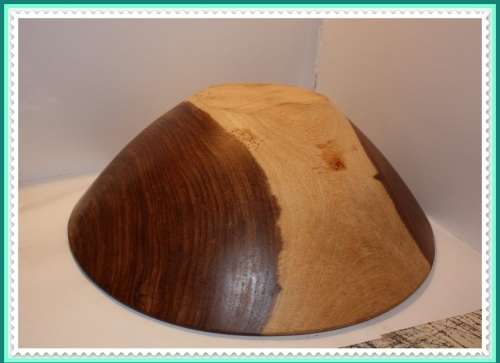 LOVELY LARGE WOODEN SALAD BOWL GREAT  FOR A SUMMER BRAAI AROUND THE POOL