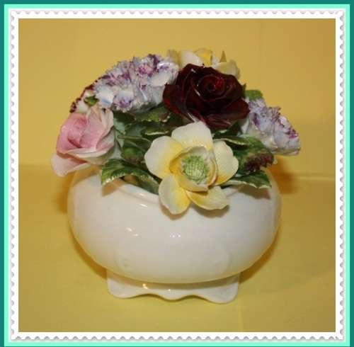STUNNING ROYAL DOULTON FLORAL POSY VASE