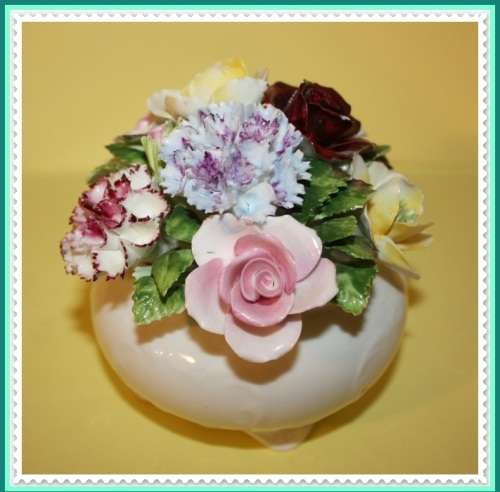 STUNNING ROYAL DOULTON FLORAL POSY VASE