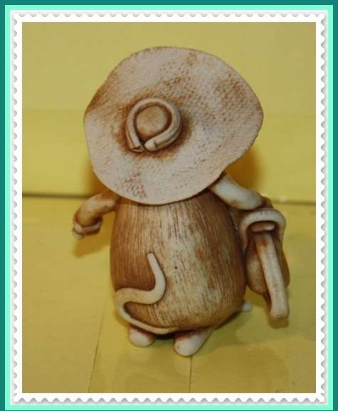 FUN MOUSE WITH A CHAIN SAW PERFECT TO DECORATE A CHEESE BOARD AND GET A LAUGH