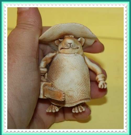 FUN MOUSE WITH A CHAIN SAW PERFECT TO DECORATE A CHEESE BOARD AND GET A LAUGH
