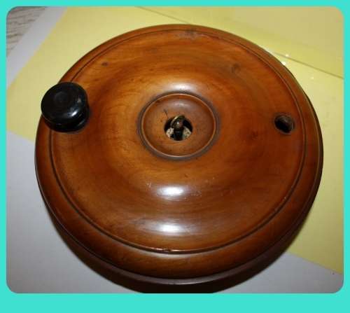 BEAUTIFUL 19TH CENTURY TREEN TRAVELING ROULETTE WHEEL WITH LID