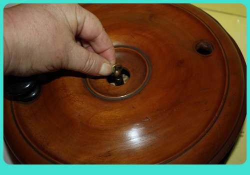 BEAUTIFUL 19TH CENTURY TREEN TRAVELING ROULETTE WHEEL WITH LID