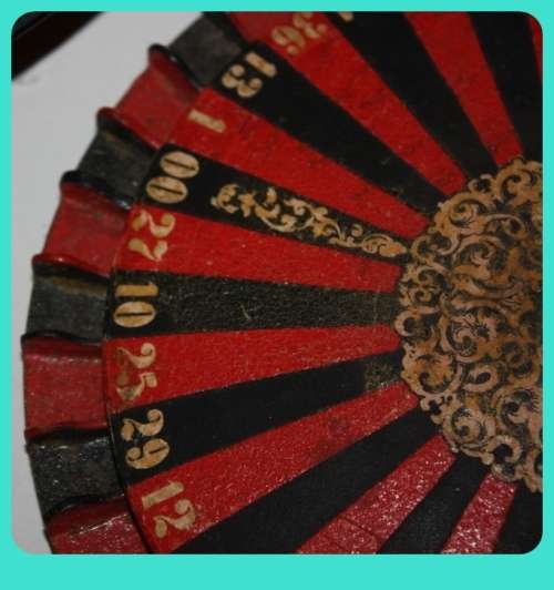 BEAUTIFUL 19TH CENTURY TREEN TRAVELING ROULETTE WHEEL WITH LID