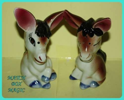THE SWEETEST DONKEY SALT AND PEPPER POTS VINTAGE  (R)