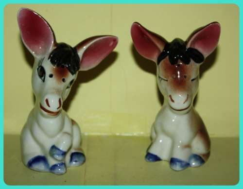 THE SWEETEST DONKEY SALT AND PEPPER POTS VINTAGE  (R)