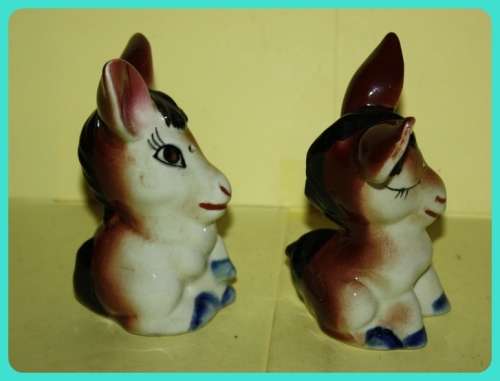 THE SWEETEST DONKEY SALT AND PEPPER POTS VINTAGE  (R)
