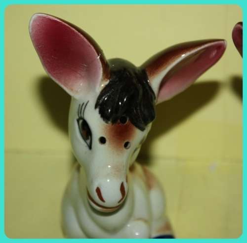 THE SWEETEST DONKEY SALT AND PEPPER POTS VINTAGE  (R)