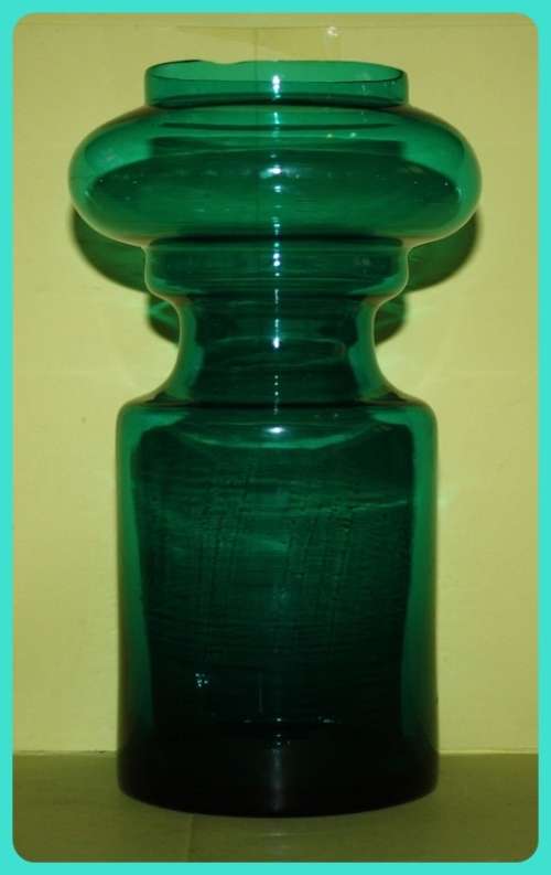 BOTTLE GREEN GLASS VASE WITH BUBBLE TOP(D)