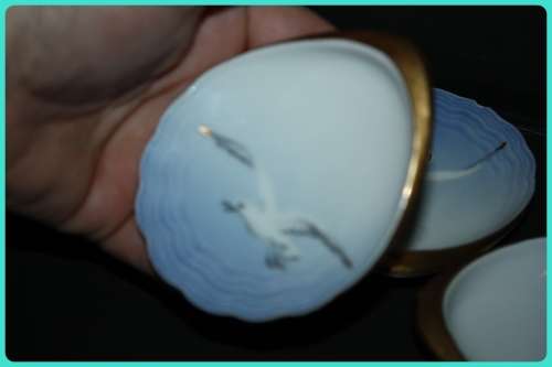 LOVELY SET OF FIVE OYSTER DISHES MADE IN DENMARK IN SHAPE OF SHELL DECORATED WITH A SEAGULL (D)