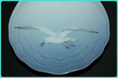 LOVELY SET OF FIVE OYSTER DISHES MADE IN DENMARK IN SHAPE OF SHELL DECORATED WITH A SEAGULL (D)