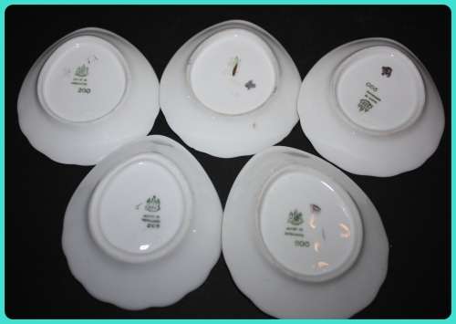 LOVELY SET OF FIVE OYSTER DISHES MADE IN DENMARK IN SHAPE OF SHELL DECORATED WITH A SEAGULL (D)