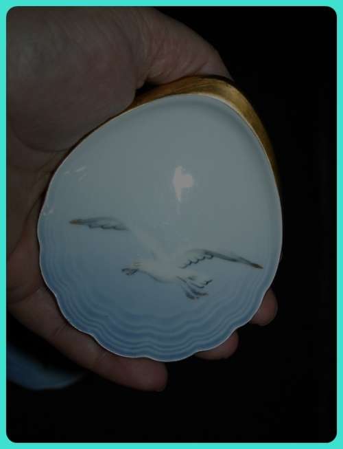 LOVELY SET OF FIVE OYSTER DISHES MADE IN DENMARK IN SHAPE OF SHELL DECORATED WITH A SEAGULL (D)