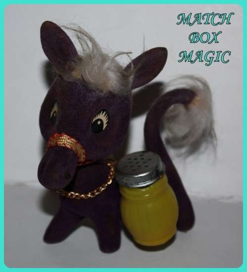 THE COOLEST KITSCH PURPLE FLOCK DONKEY CRUET SET EVER JUST FUN