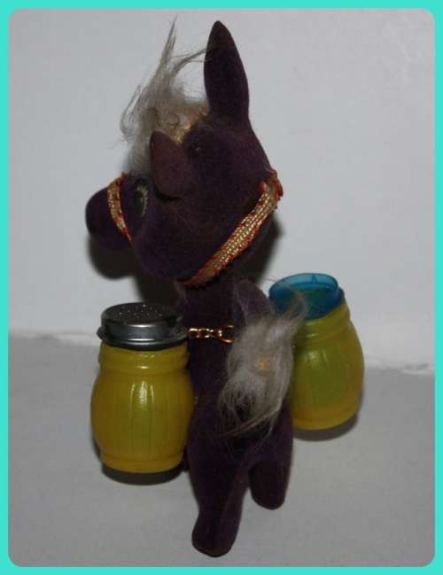 THE COOLEST KITSCH PURPLE FLOCK DONKEY CRUET SET EVER JUST FUN