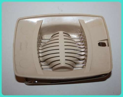 VINTAGE SKYLINE ENGLAND BOILED EGG SLICER IN GOOD CONDITION