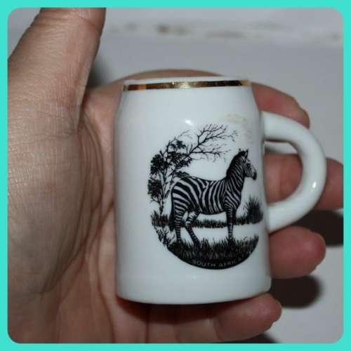 ROYAL DÉCOR HANDCRAFTED MADE IN SOUTH AFRICA MINIATURE TANKARD WITH PICTURE OF A ZEBRA