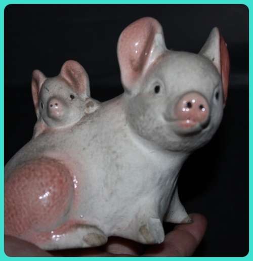 MOMMY AND BABY PIG ORNAMENT(D)