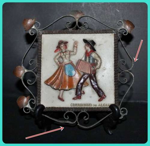 VINTAGE SOUVENIR PLAQUE WITH METAL DETAIL FRAME DEPICTING TWO DANCERS RAISED DESIGN