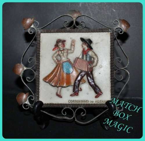 VINTAGE SOUVENIR PLAQUE WITH METAL DETAIL FRAME DEPICTING TWO DANCERS RAISED DESIGN
