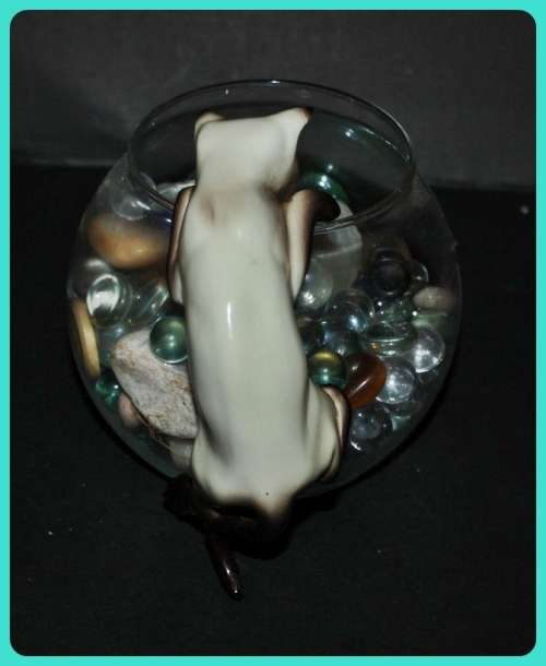 LOVELY PORCELAIN SIAMESE CAT FISH BOWL FIGURINE (D) BOWL NOT INCLUDED