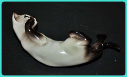 LOVELY PORCELAIN SIAMESE CAT FISH BOWL FIGURINE (D) BOWL NOT INCLUDED