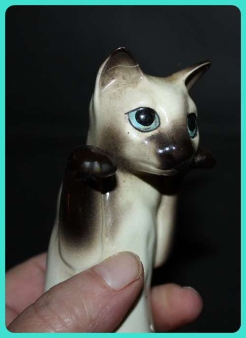 LOVELY PORCELAIN SIAMESE CAT FISH BOWL FIGURINE (D) BOWL NOT INCLUDED