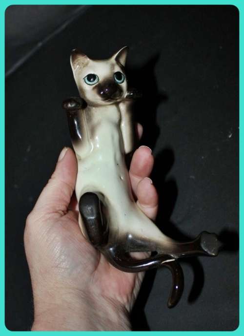 LOVELY PORCELAIN SIAMESE CAT FISH BOWL FIGURINE (D) BOWL NOT INCLUDED