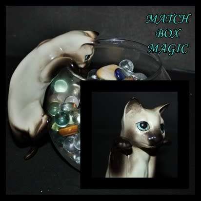 LOVELY PORCELAIN SIAMESE CAT FISH BOWL FIGURINE (D) BOWL NOT INCLUDED