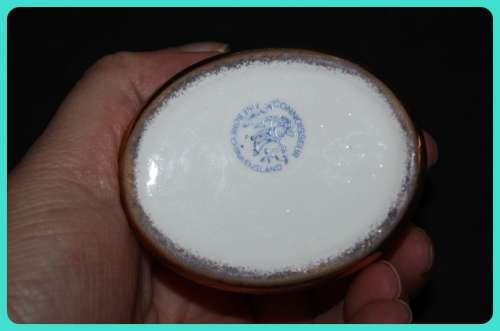 CONNOISSEUR FINE BONE CHINA ENGLAND LIDDED TRINKET DISH WITH HAND PAINTED FLORAL DETAIL AND GOLD TRI