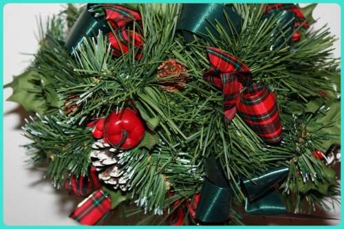 CHRISTMAS TOPIARY AND DECORATIONS INCLUDING VINTAGE BAUBLES AND CONCERTINA FATHER CHRISTMASX5