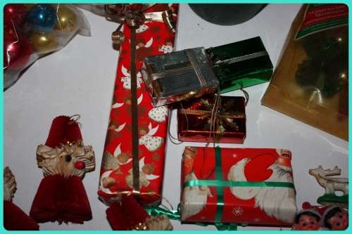 CHRISTMAS TOPIARY AND DECORATIONS INCLUDING VINTAGE BAUBLES AND CONCERTINA FATHER CHRISTMASX5