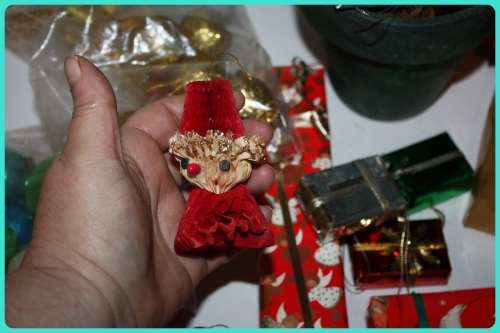 CHRISTMAS TOPIARY AND DECORATIONS INCLUDING VINTAGE BAUBLES AND CONCERTINA FATHER CHRISTMASX5