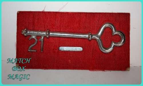 VINTAGE METAL 21 BIRTHDAY KEY ON RED BACK GROUND CAN BE REMOVED
